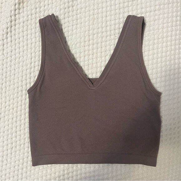 Fabletics Cloud Seamless V-Neck Crop Tank in Desert Shadow Medium - Picture 5 of 7